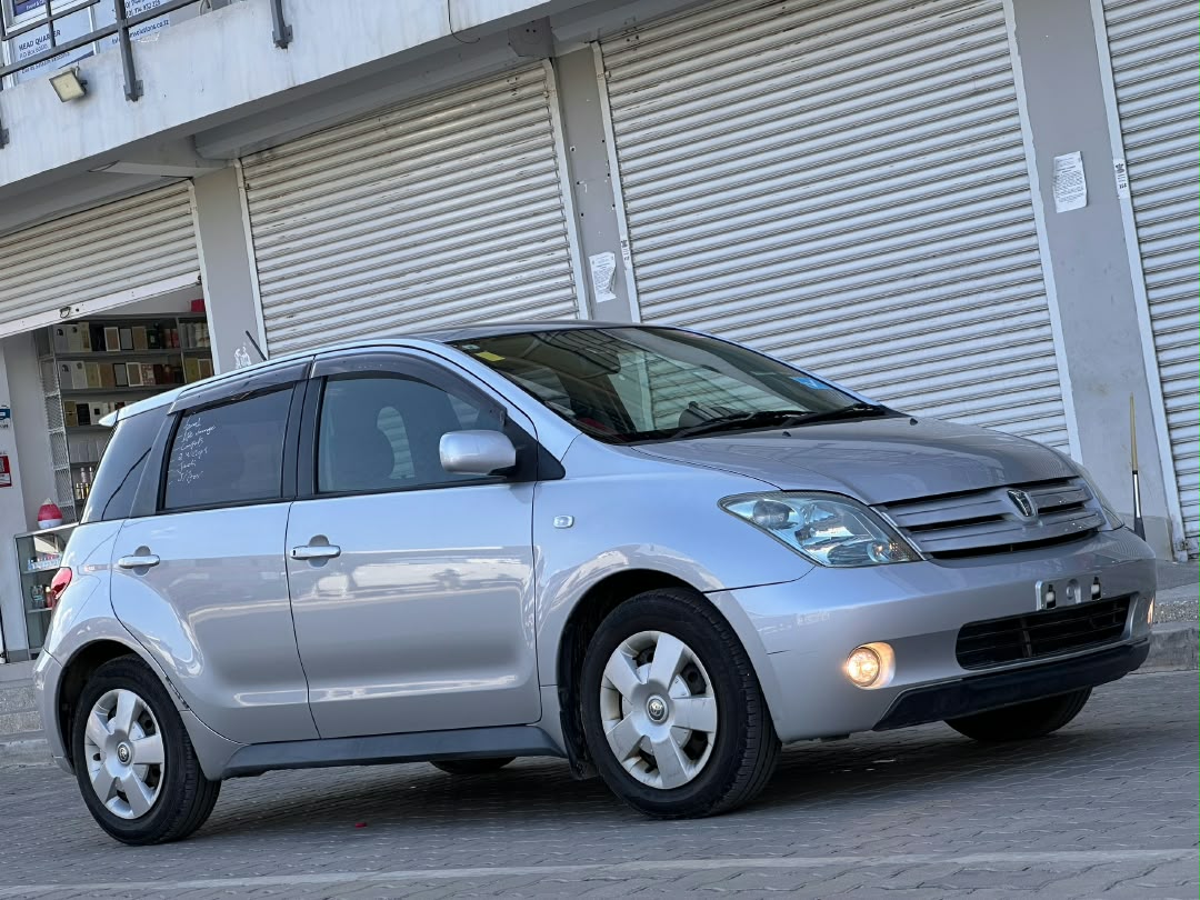 TOYOTA IST